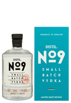Водка Distil №9 в подарочной коробке 0.7 л