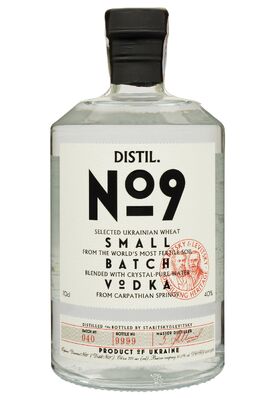 Водка Distil №9 в подарочной коробке 0.7 л