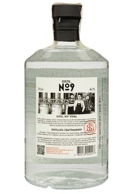Водка Distil №9 в подарочной коробке 0.7 л